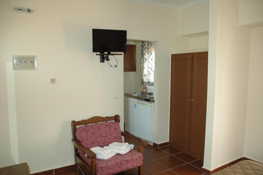 Toulipa Rooms Agia Ermioni Extérieur photo
